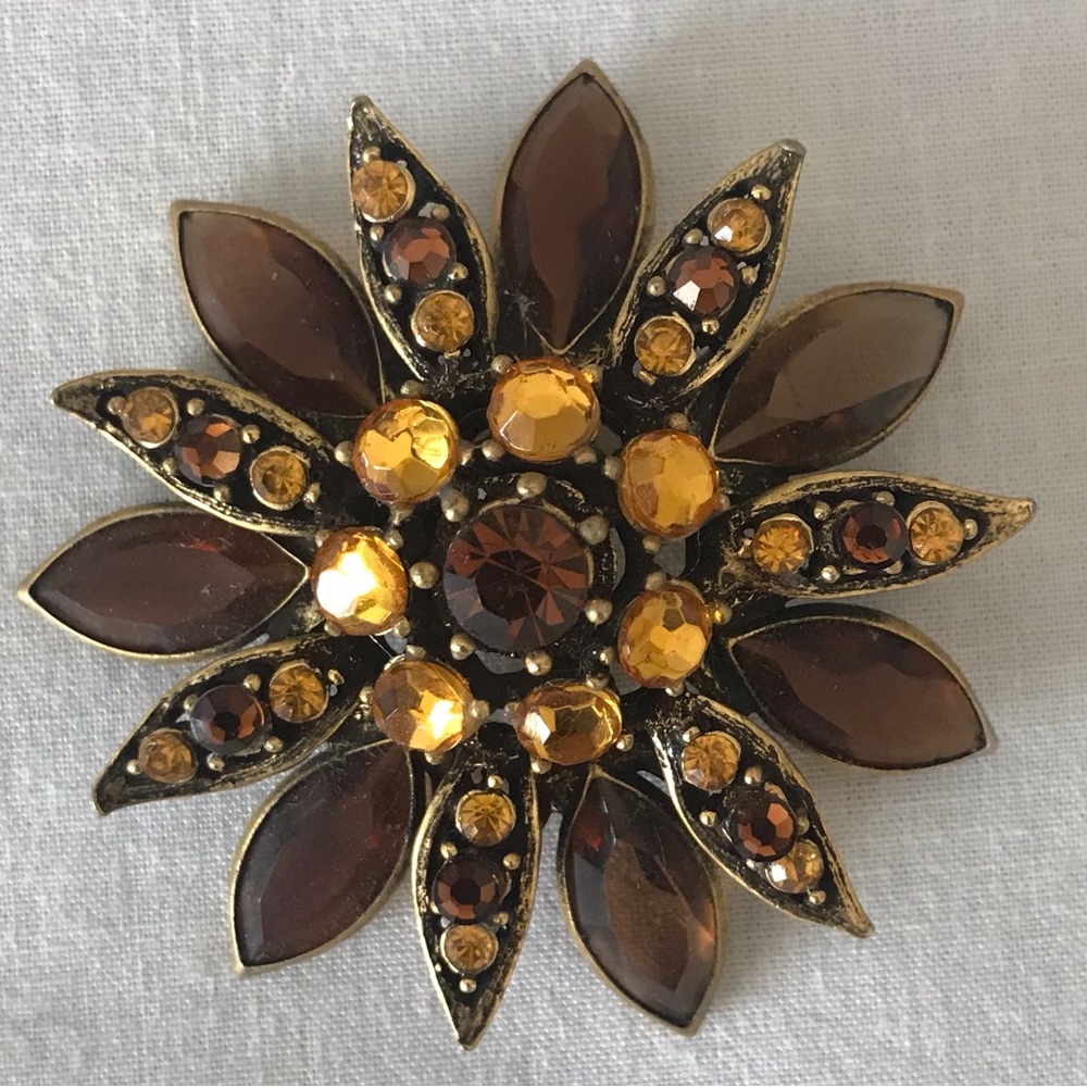 Vintage Hollycraft Brooch. Amber Gold Colored Stones Excellent Condition